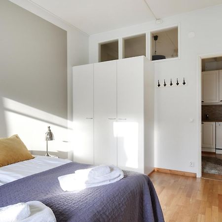 Kotimaailma Apartments Kamppi - 2Br In The City Center With Code Lock ヘルシンキ エクステリア 写真