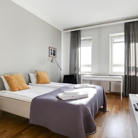 Kotimaailma Apartments Kamppi - 2Br In The City Center With Code Lock ヘルシンキ エクステリア 写真
