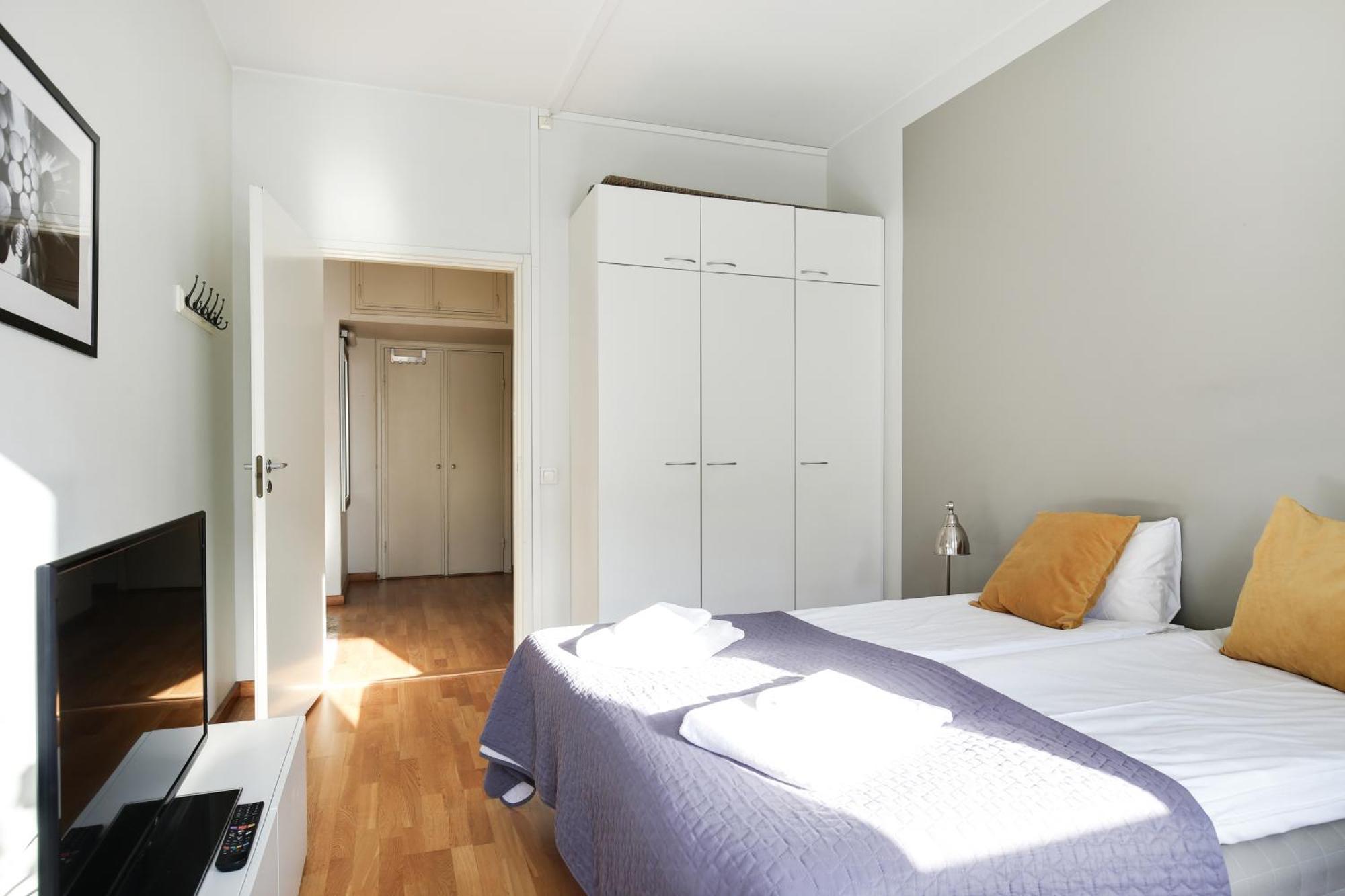 Kotimaailma Apartments Kamppi - 2Br In The City Center With Code Lock ヘルシンキ エクステリア 写真