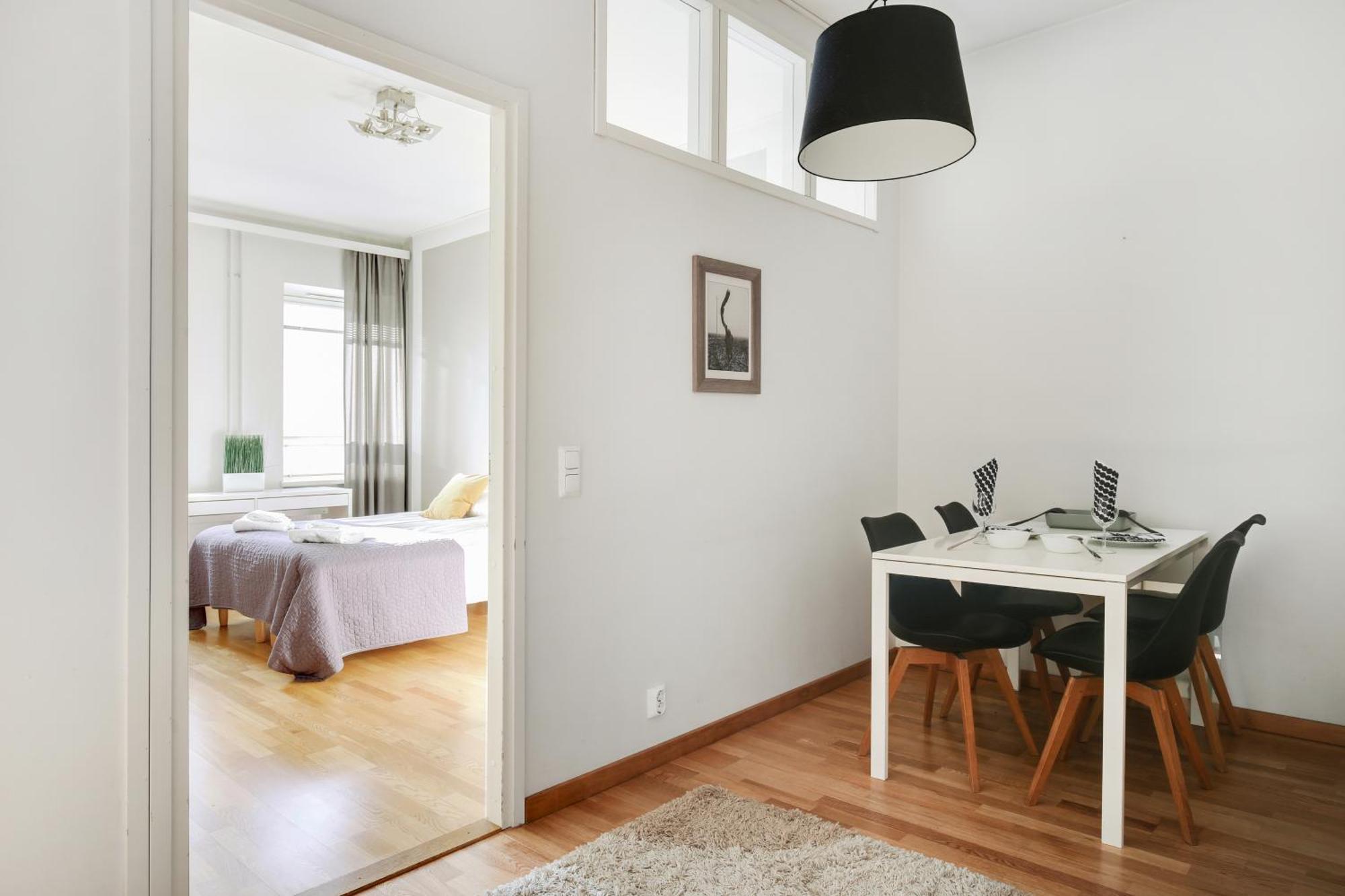 Kotimaailma Apartments Kamppi - 2Br In The City Center With Code Lock ヘルシンキ エクステリア 写真